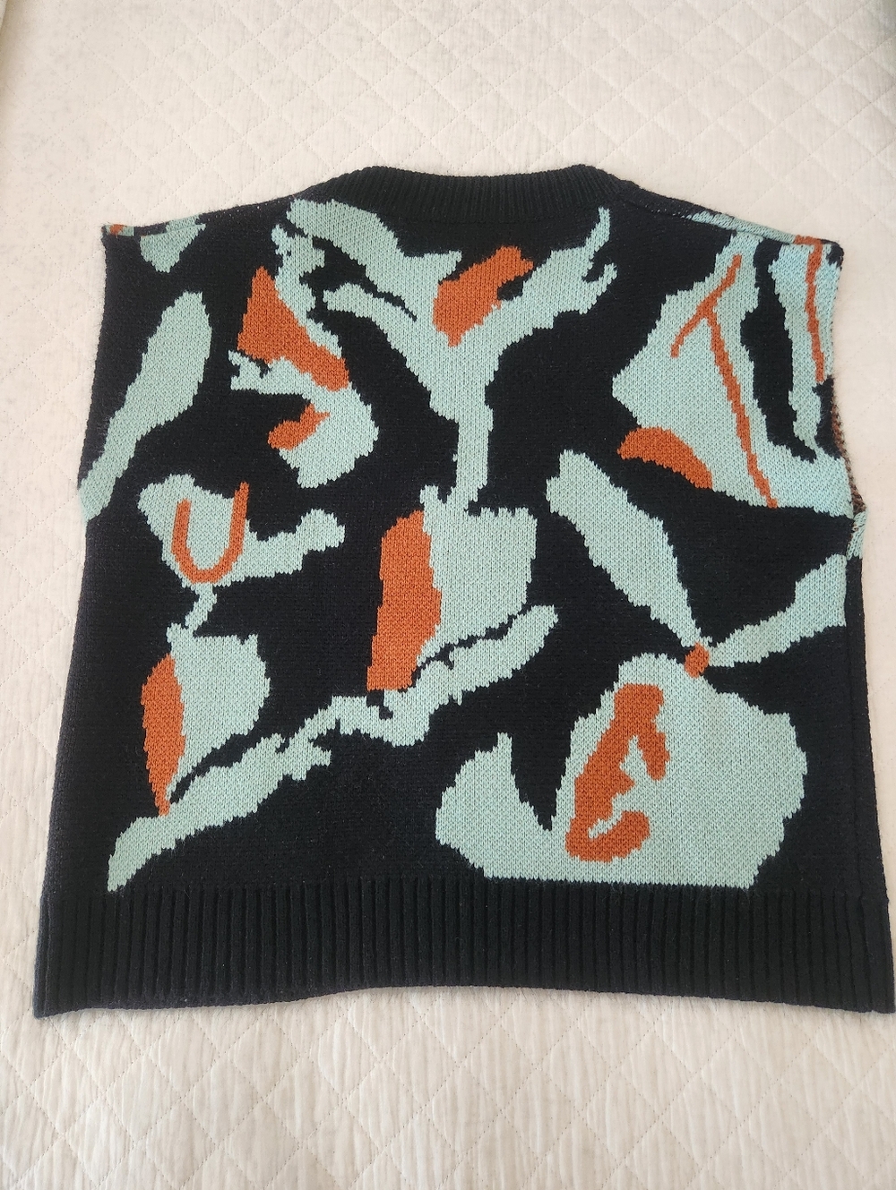 Black Abstract Pattern V-Neck Sweater Vest - Picture 4 of 5
